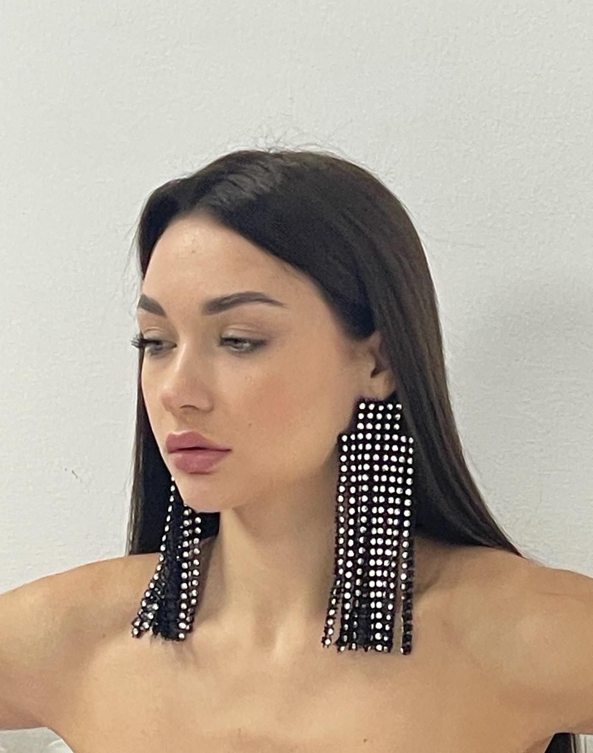 UZUN PIRLANTA TAŞLI SİYAH KÜPE