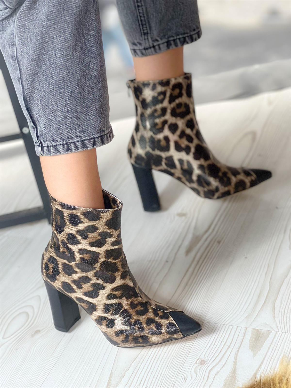 ALLY LEOPAR SİYAH DETAYLI TOPUKLU BOT BOTTİE