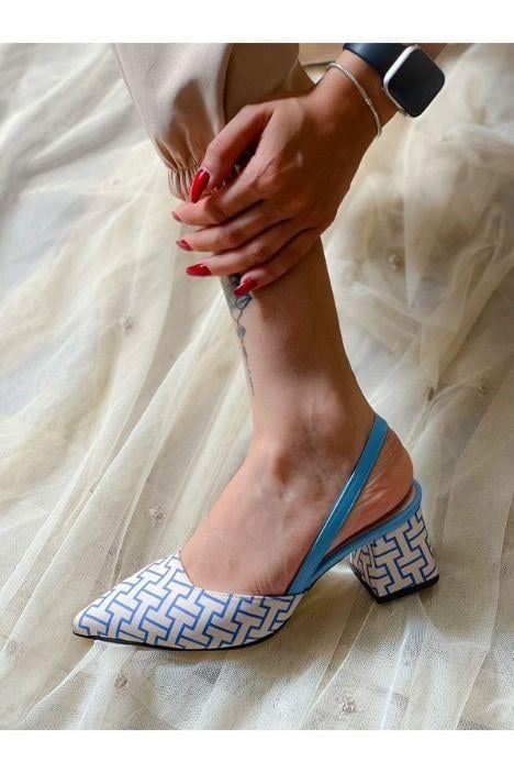 BERİR MAVİ BEYAZ CİZGİLİ BANTLI TOPUKLU SANDALET