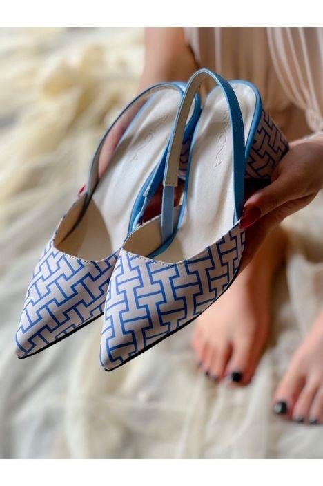 BERİR MAVİ BEYAZ CİZGİLİ BANTLI TOPUKLU SANDALET