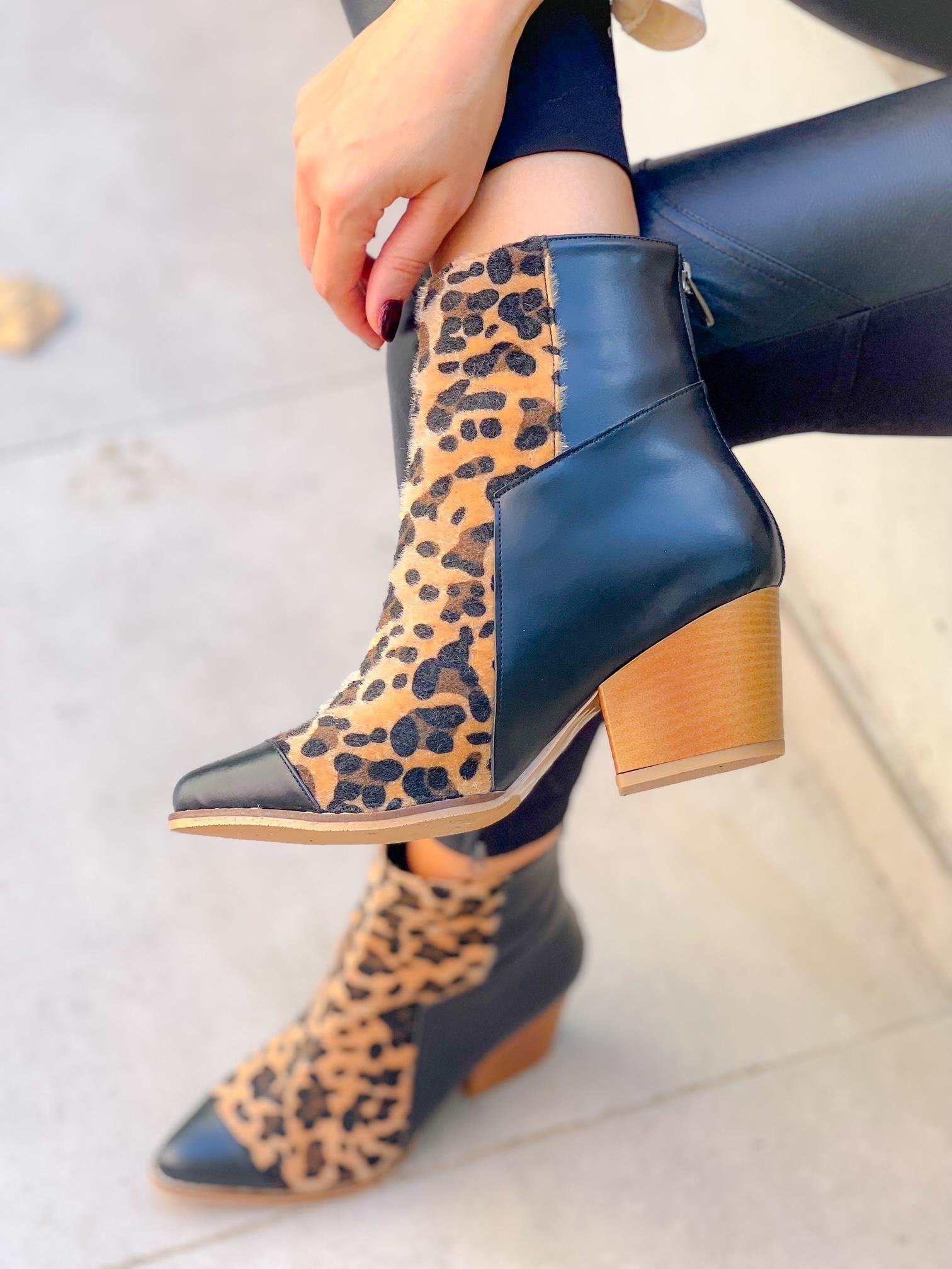 BERO SİYAH DERİ LEOPAR DETAYLI BOT