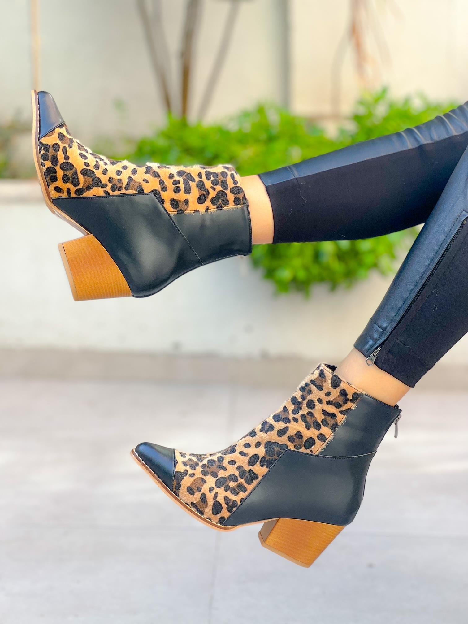 BERO SİYAH DERİ LEOPAR DETAYLI BOT