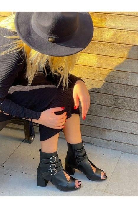 ELLAS SİYAH DERİ TOKALI YAZLIK BOT SANDALET