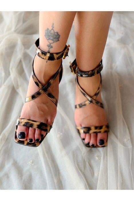 JULİA LEOPAR RUGAN TOPUKLU SANDALET