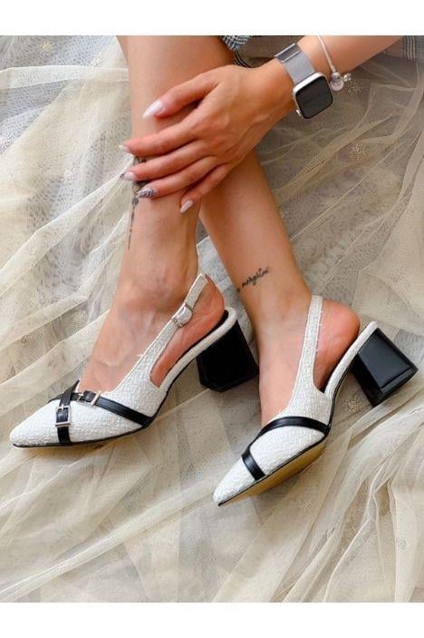 KENDI BEYAZ TUVIT KUMAS SİYAH TOKALI SIVRI BURUN TOPUKLU SANDALET