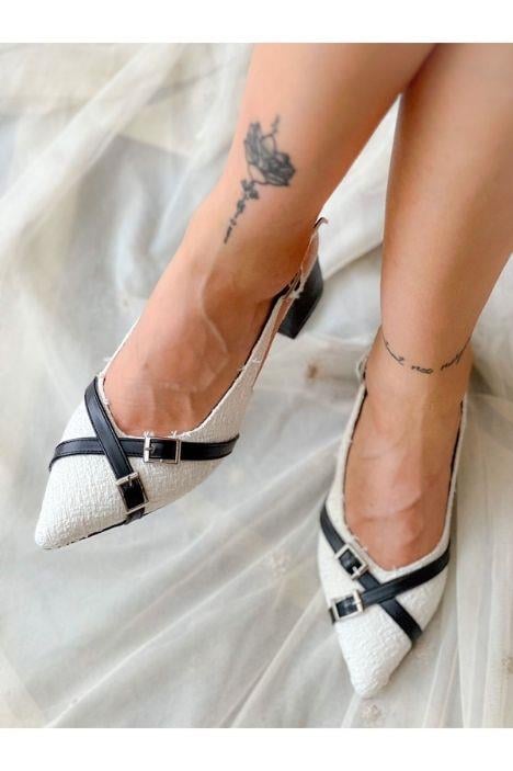 KENDI BEYAZ TUVIT KUMAS SİYAH TOKALI SIVRI BURUN TOPUKLU SANDALET