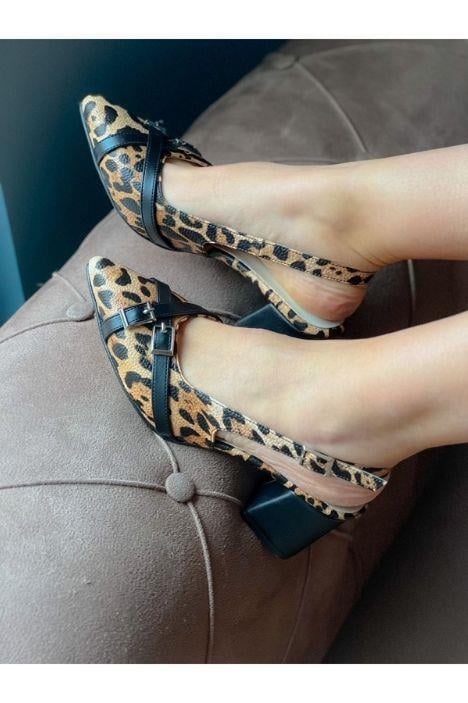 KENDI LEOPAR DERİ SİYAH TOKALI SIVRI BURUN TOPUKLU SANDALET