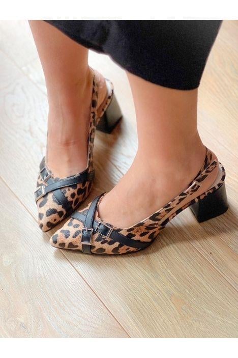 KENDI LEOPAR DERİ SİYAH TOKALI SIVRI BURUN TOPUKLU SANDALET