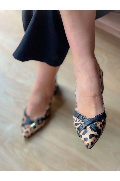 KENDI LEOPAR DERİ SİYAH TOKALI SIVRI BURUN TOPUKLU SANDALET