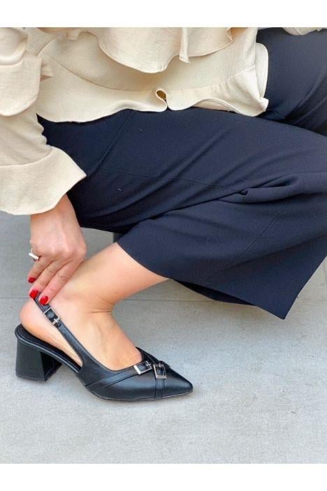 KENDI SİYAH DERİ TOKALI SIVRI BURUN TOPUKLU SANDALET