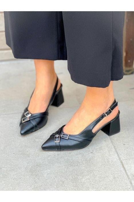 KENDI SİYAH DERİ TOKALI SIVRI BURUN TOPUKLU SANDALET