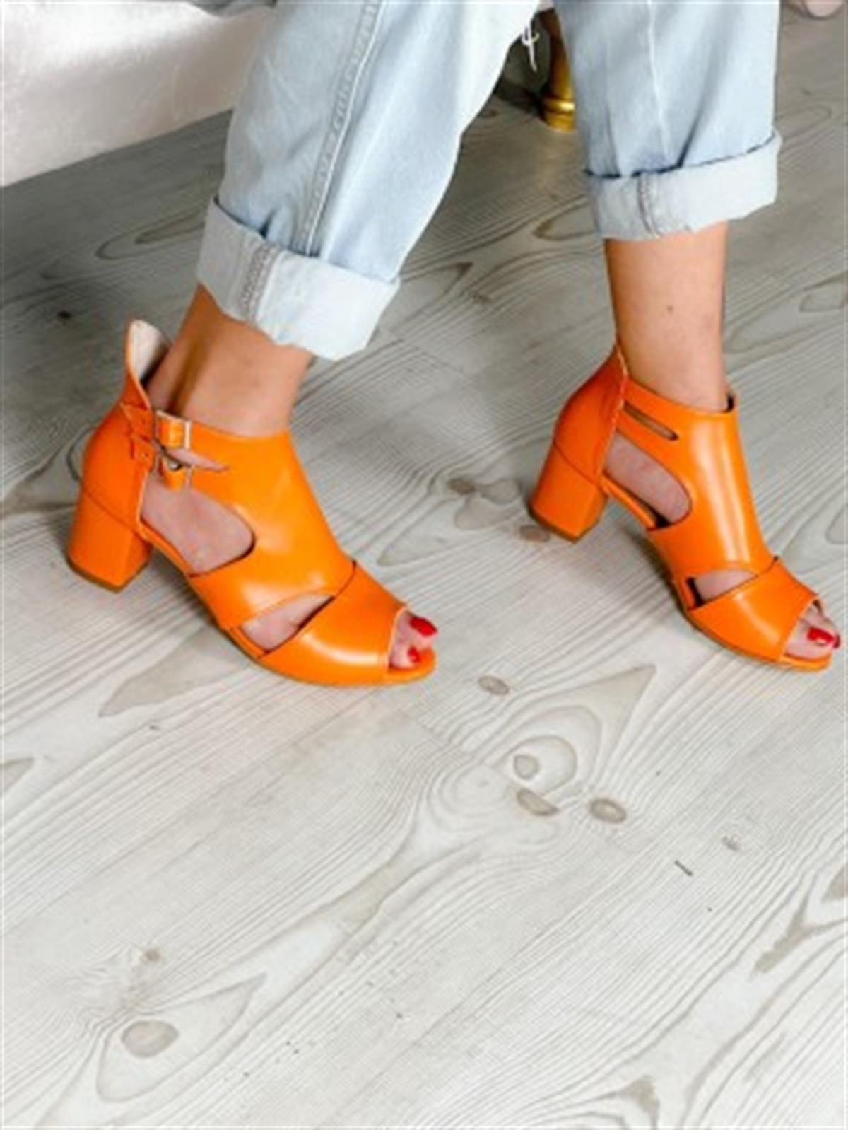 MİNA ORANGE DERİ TOPUKLU SANDALET
