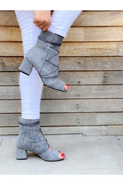 SMİLE GRİ DANA SÜET BAGCIKLI 5 CM TOPUKLU YAZLIK BOT