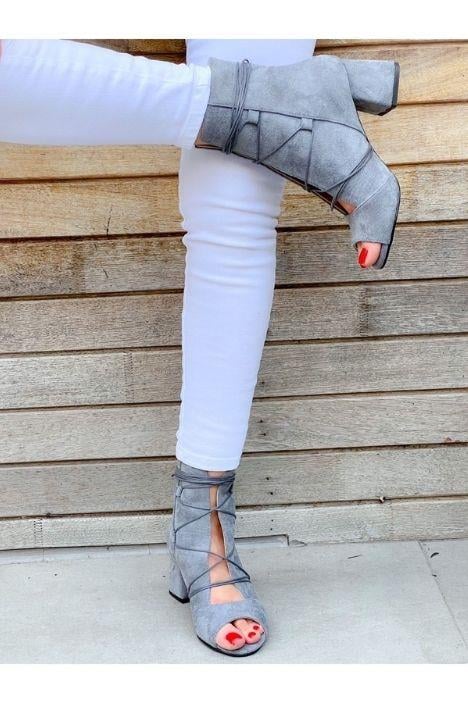 SMİLE GRİ DANA SÜET BAGCIKLI 5 CM TOPUKLU YAZLIK BOT