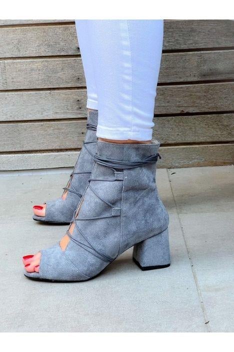 SMİLE GRİ DANA SÜET BAGCIKLI 5 CM TOPUKLU YAZLIK BOT