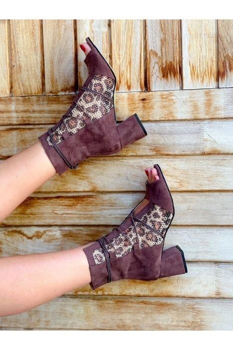 SMİLE KAHVE SÜET LEOPAR FİLELİ BAGCIKLI 5 CM TOPUKLU YAZLIK BOT