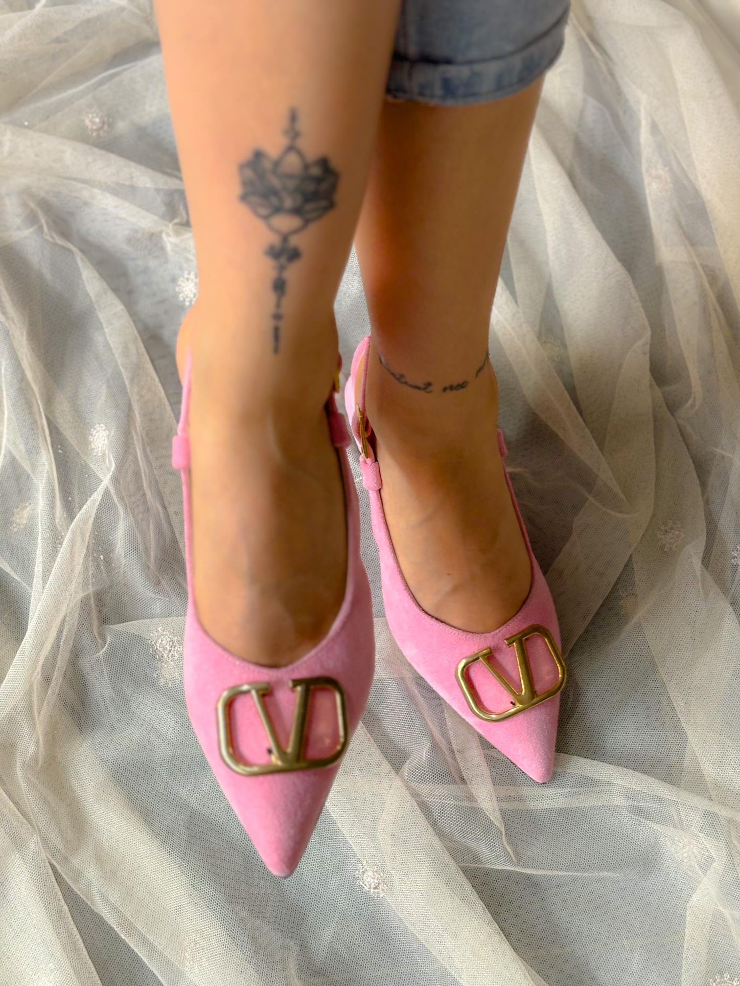 VALEN PEMBE SÜET METAL TOKALI TOPUKLU SANDALET