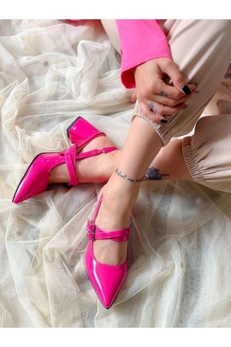 VERONİKA FUŞYA RUGAN 2 TOKALI KISA ÖKÇE SANDALET