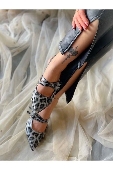 VERONİKA GRİ SİYAH LEOPAR RUGAN 2 TOKALI KISA ÖKÇE SANDALET