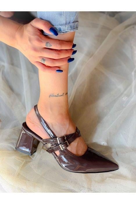 VERONİKA KAHVE RUGAN 2 TOKALI KISA ÖKÇE SANDALET