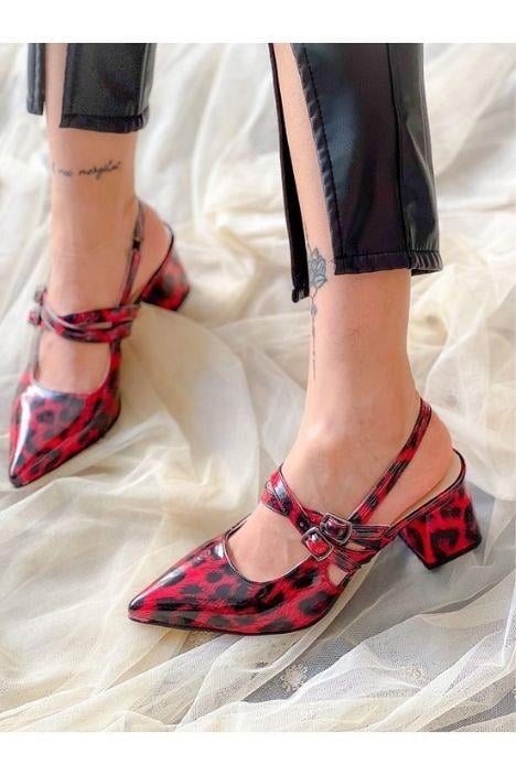VERONİKA KIRMIZI LEOPAR 2 TOKALI KISA ÖKÇE SANDALET