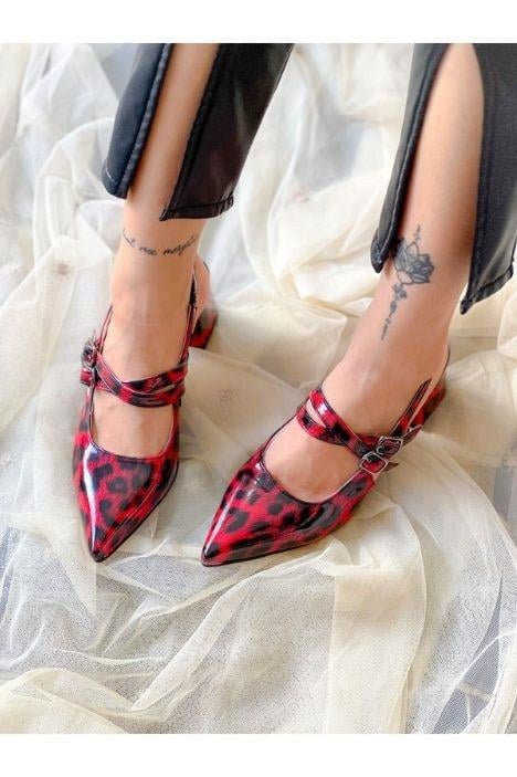VERONİKA KIRMIZI LEOPAR 2 TOKALI KISA ÖKÇE SANDALET