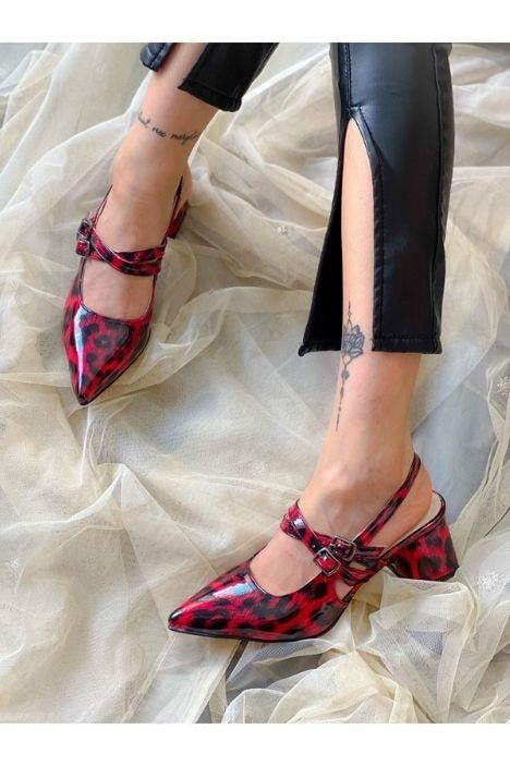 VERONİKA KIRMIZI LEOPAR 2 TOKALI KISA ÖKÇE SANDALET