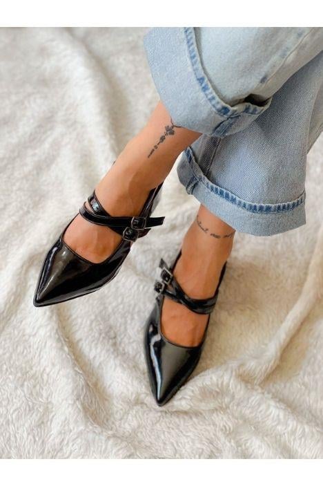 VERONİKA SİYAH RUGAN 2 TOKALI KISA ÖKÇE SANDALET