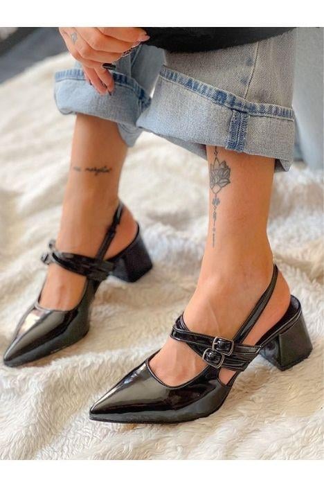 VERONİKA SİYAH RUGAN 2 TOKALI KISA ÖKÇE SANDALET