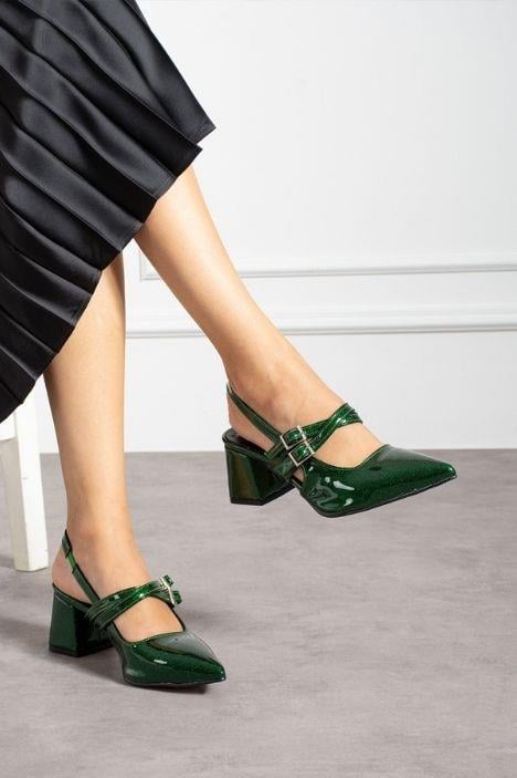 VERONİKA YEŞİL SİMLİ 2 TOKALI KISA ÖKÇE SANDALET