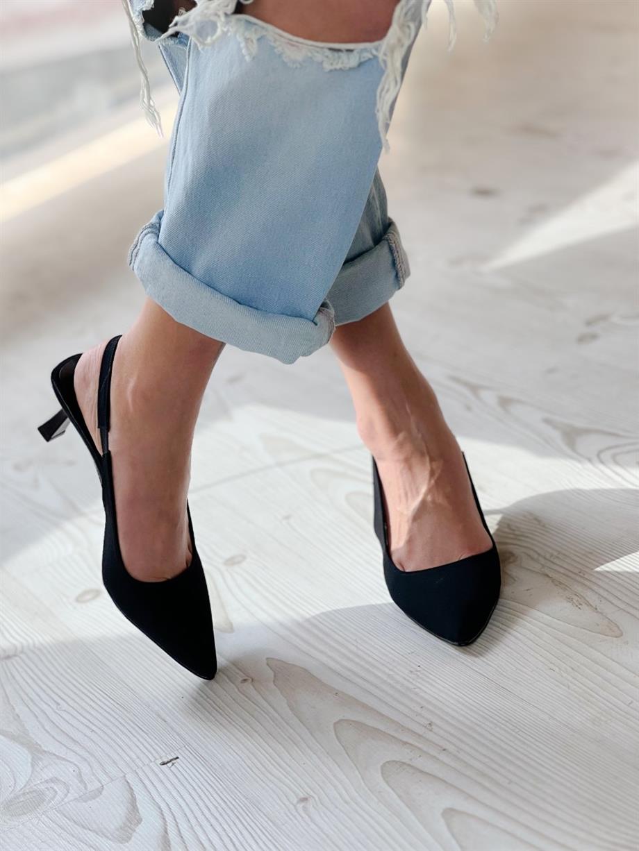 ZARİ SİYAH TOPUKLU AYAKKABI