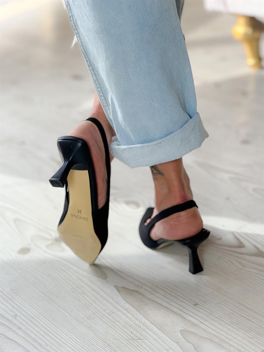 ZARİ SİYAH TOPUKLU AYAKKABI