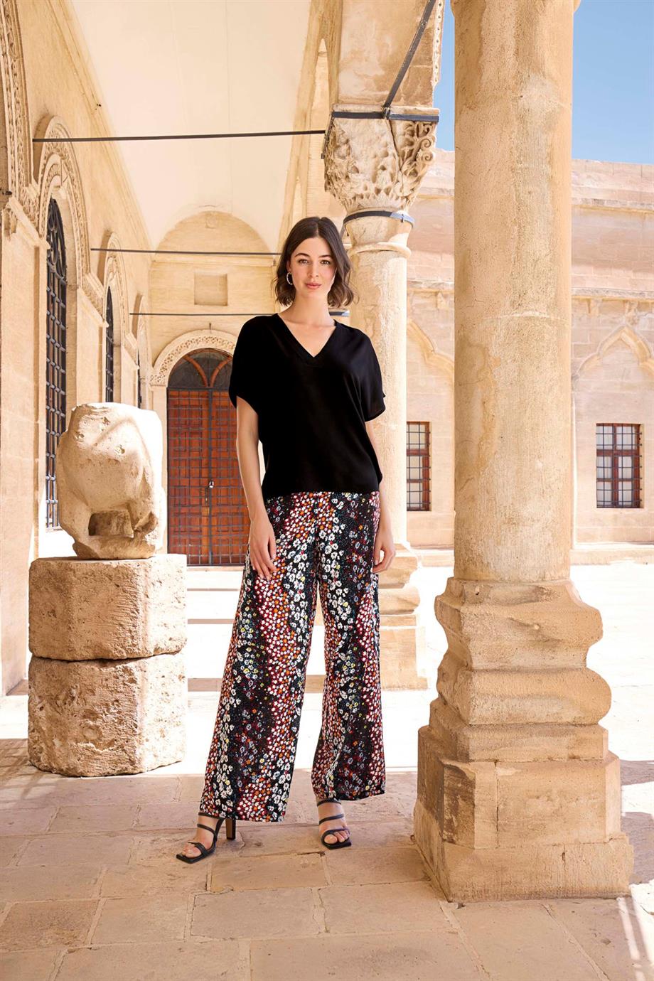 Çiçek Desenli Kısa Kollu Pijama Takımı