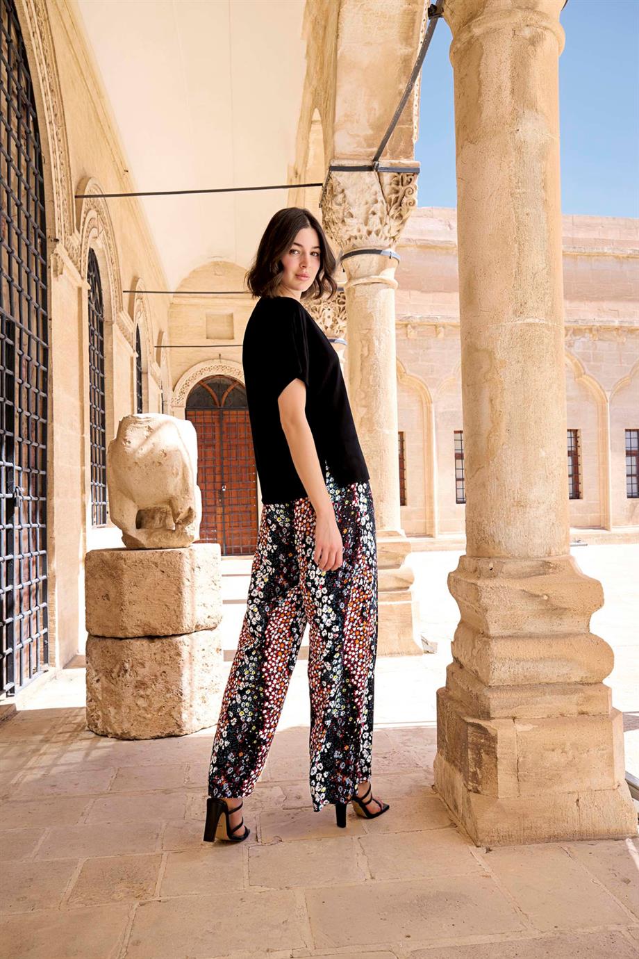 Çiçek Desenli Kısa Kollu Pijama Takımı