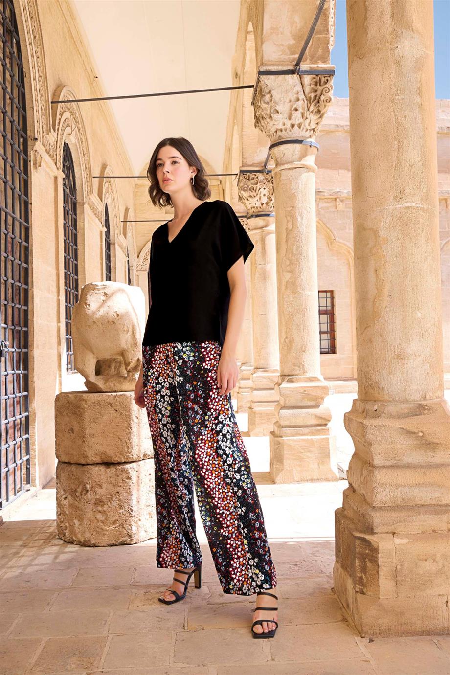 Çiçek Desenli Kısa Kollu Pijama Takımı