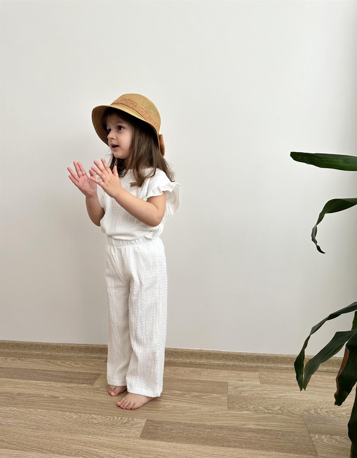 Beyaz Fırfırlı Alt-Üst Kız Çocuk Takım Beyaz