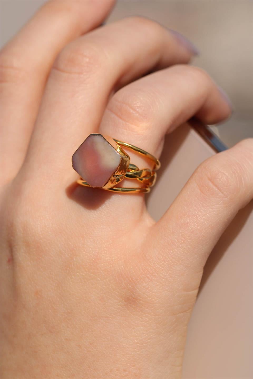 Pembe Opal Kare Model 3 Telli Altın Kaplama Ayarlanabilir Doğal Taş Yüzük