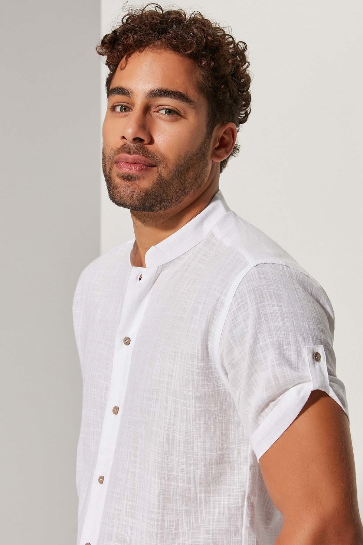 Hakim Yaka Kısa Kol Erkek Gömlek