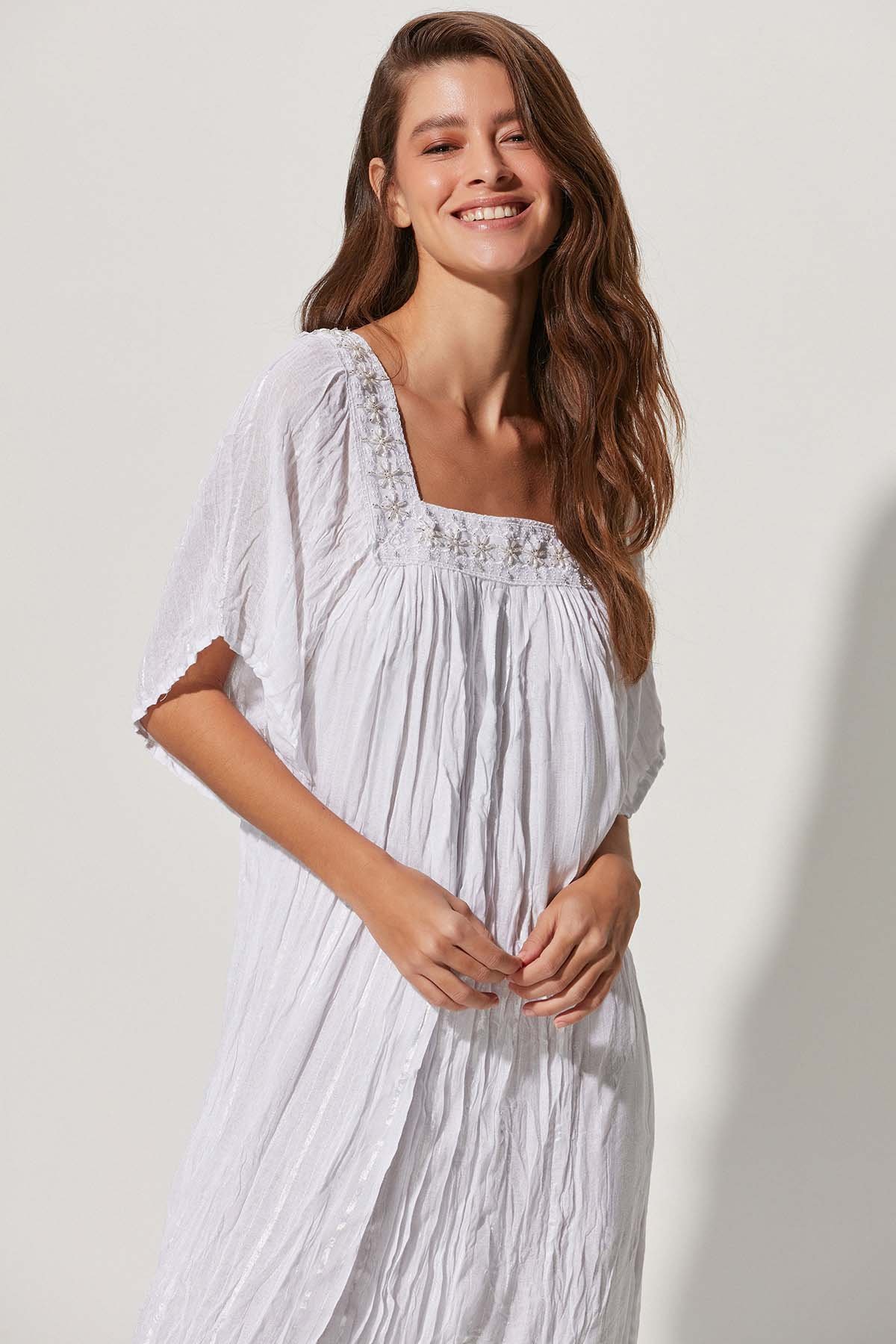 Kare Yaka Beyaz Kadın Elbise