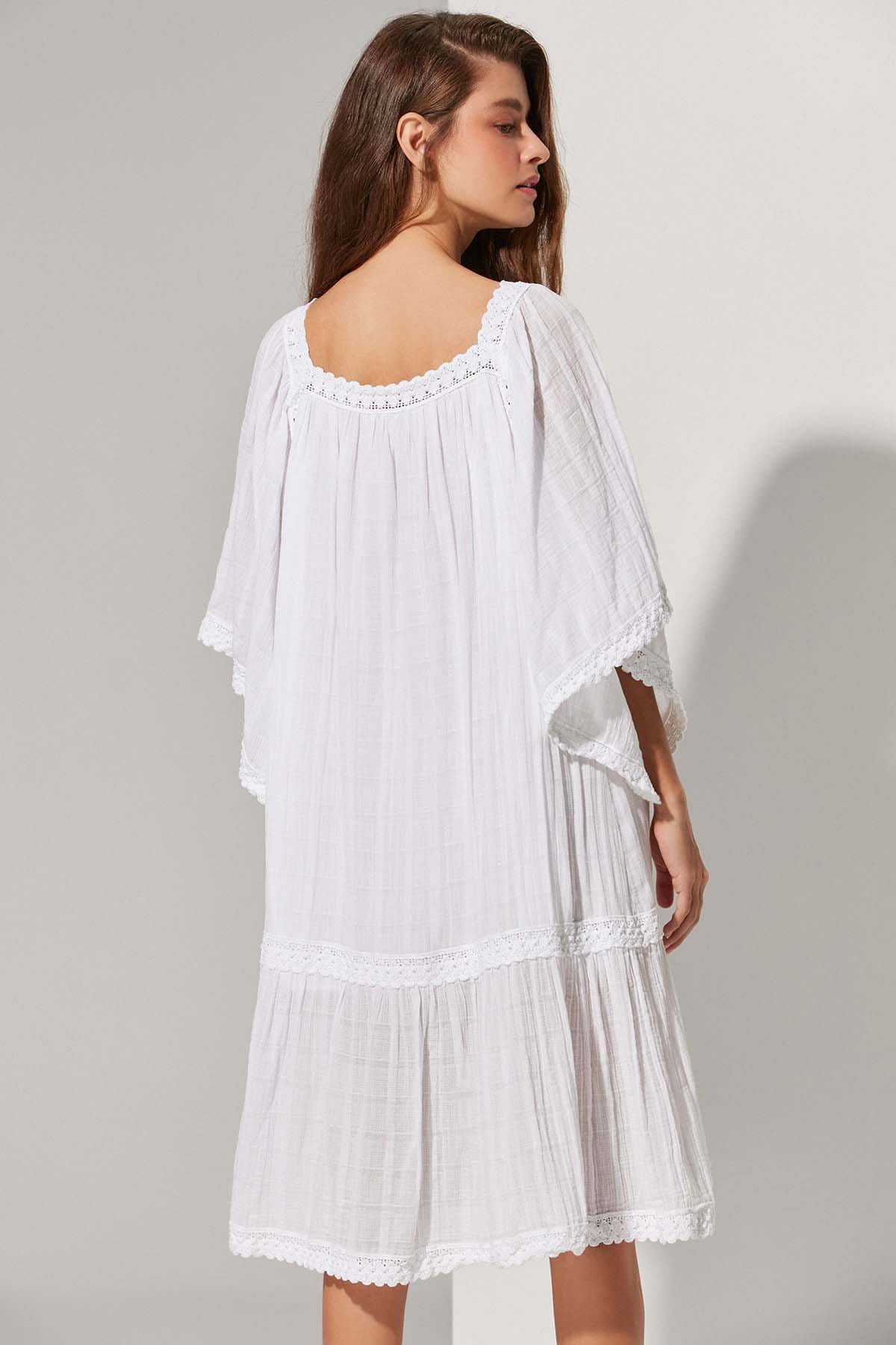 Kare Yaka Bol Kollu Elbise