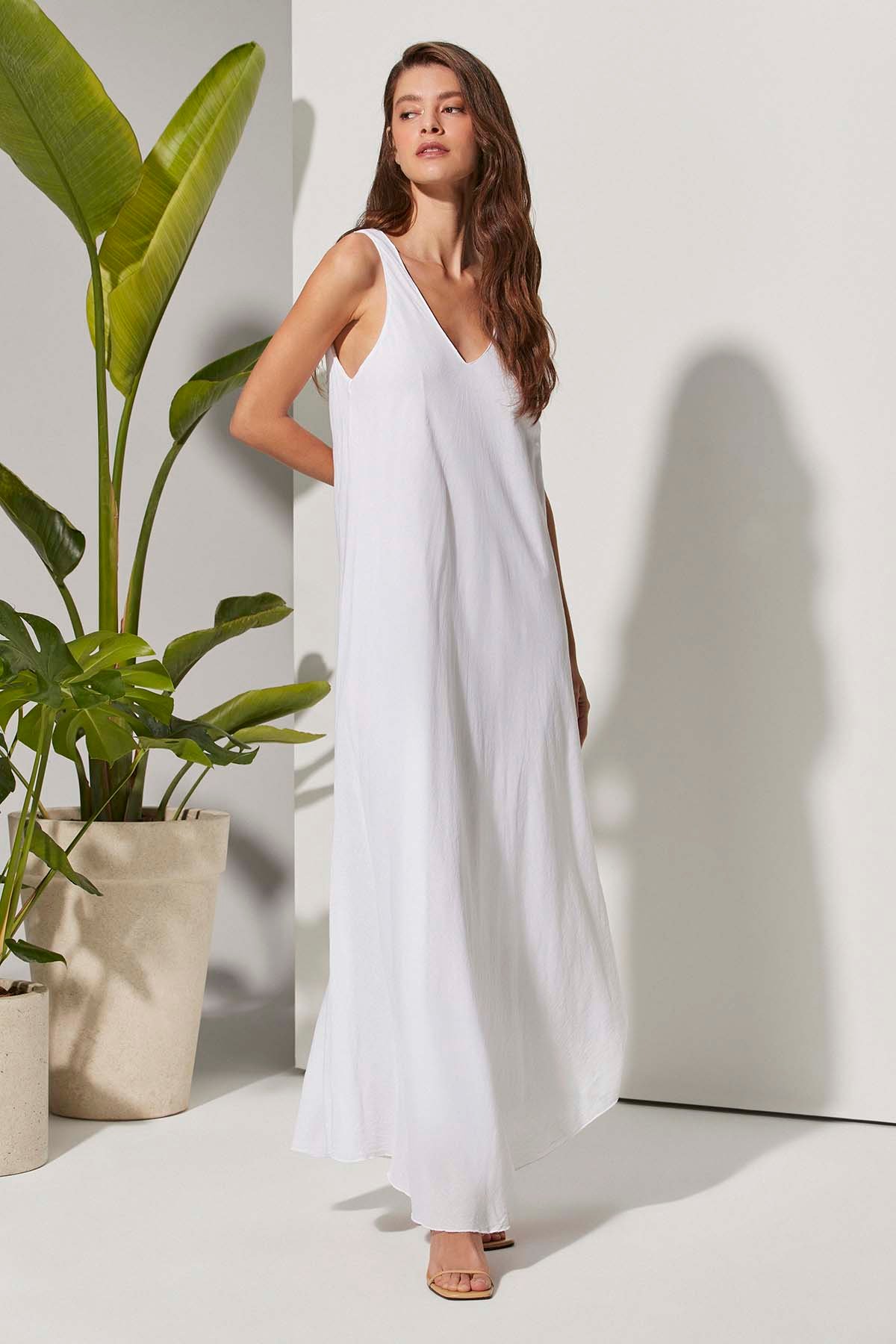 Kolsuz V Yaka Düz Kadın Elbise