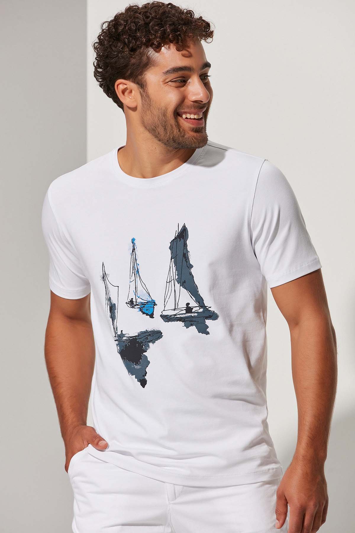 O Yaka Yelkenli Erkek T-Shirt