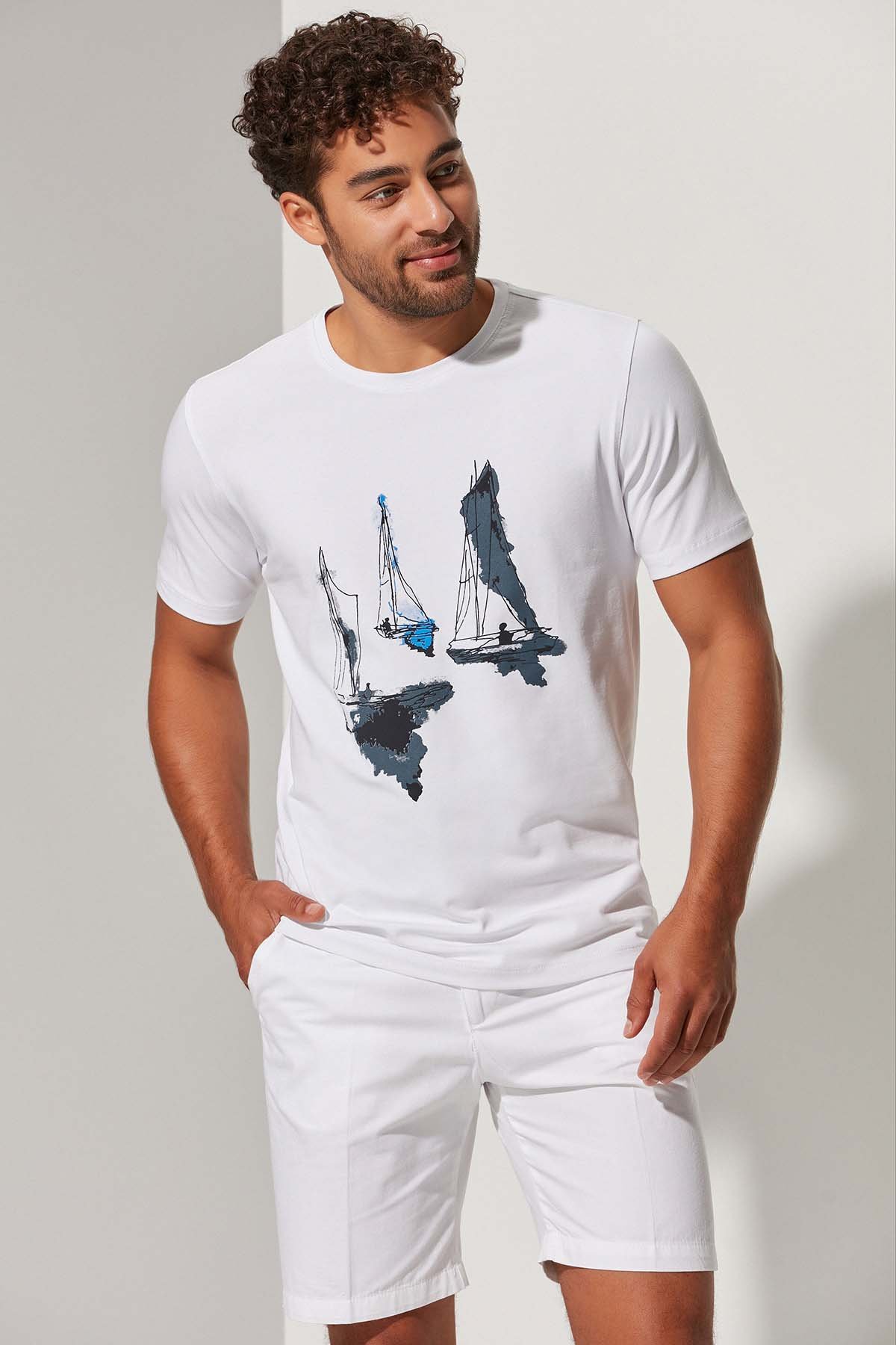 O Yaka Yelkenli Erkek T-Shirt