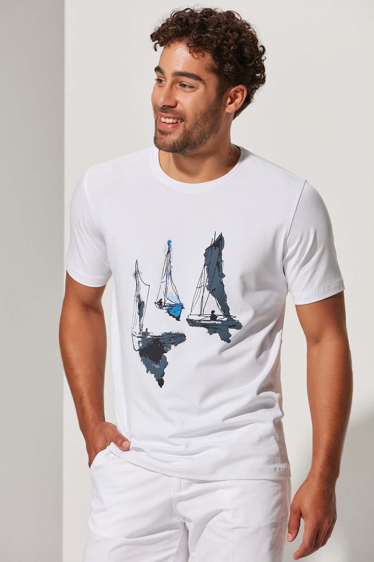 O Yaka Yelkenli Erkek T-Shirt