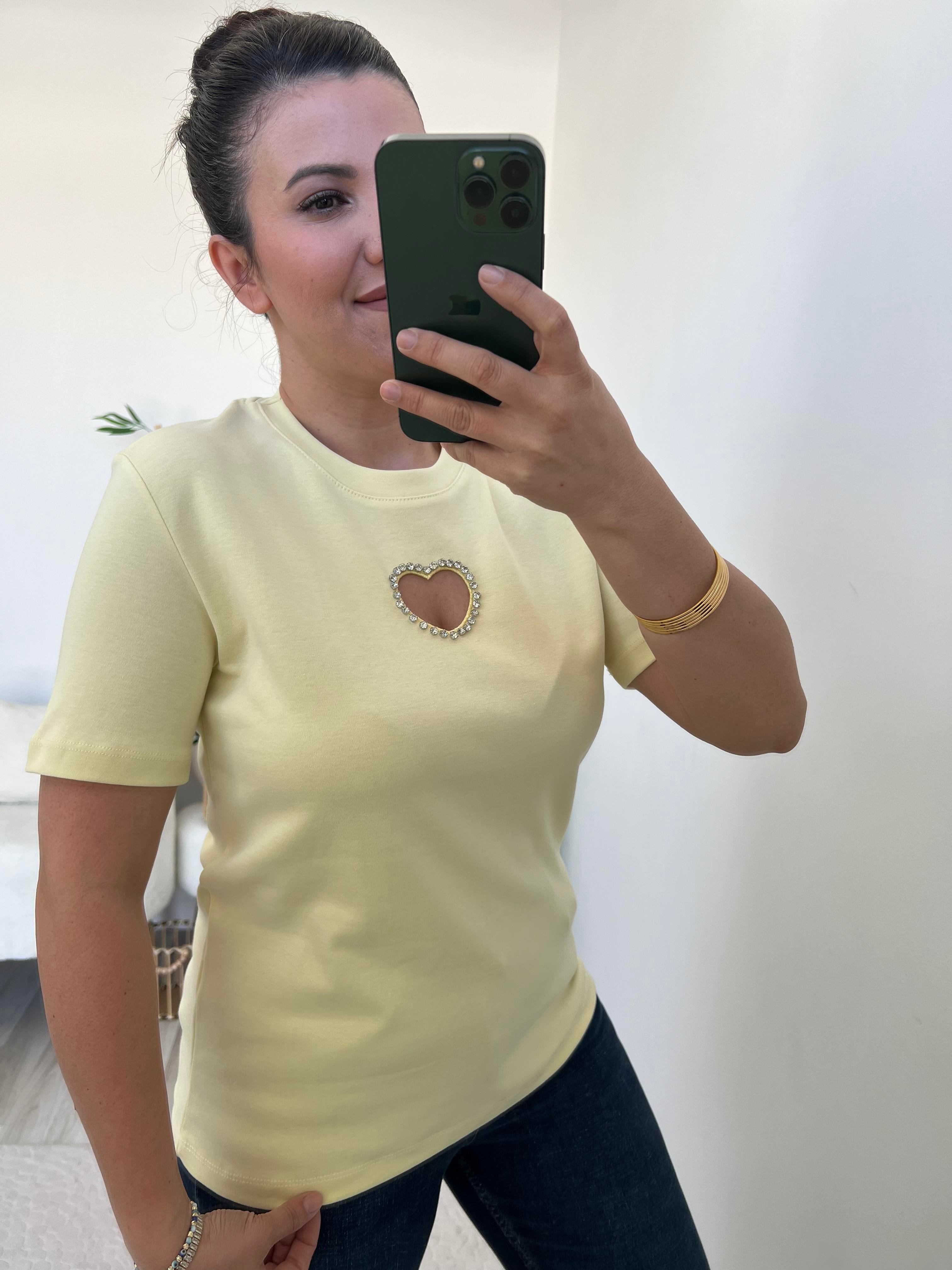 Sarı Taş İşlemeli Kalp Detaylı Tişört
