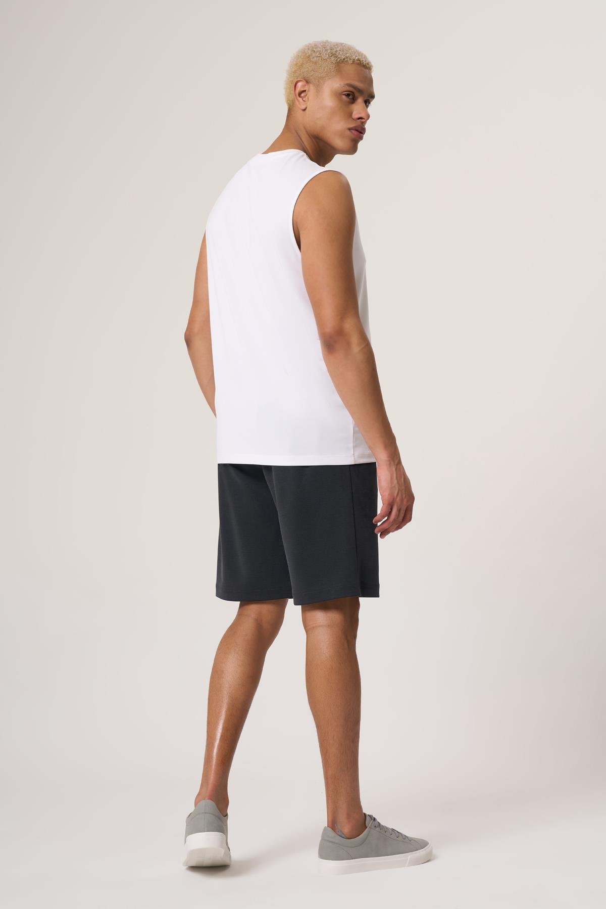WELLWE-CASUAL BEYAZ KOLSUZ MODAL İÇERİKLİ SÜPREM RELAXED FIT BASİC TİŞÖRT-T-Shirt & Atlet