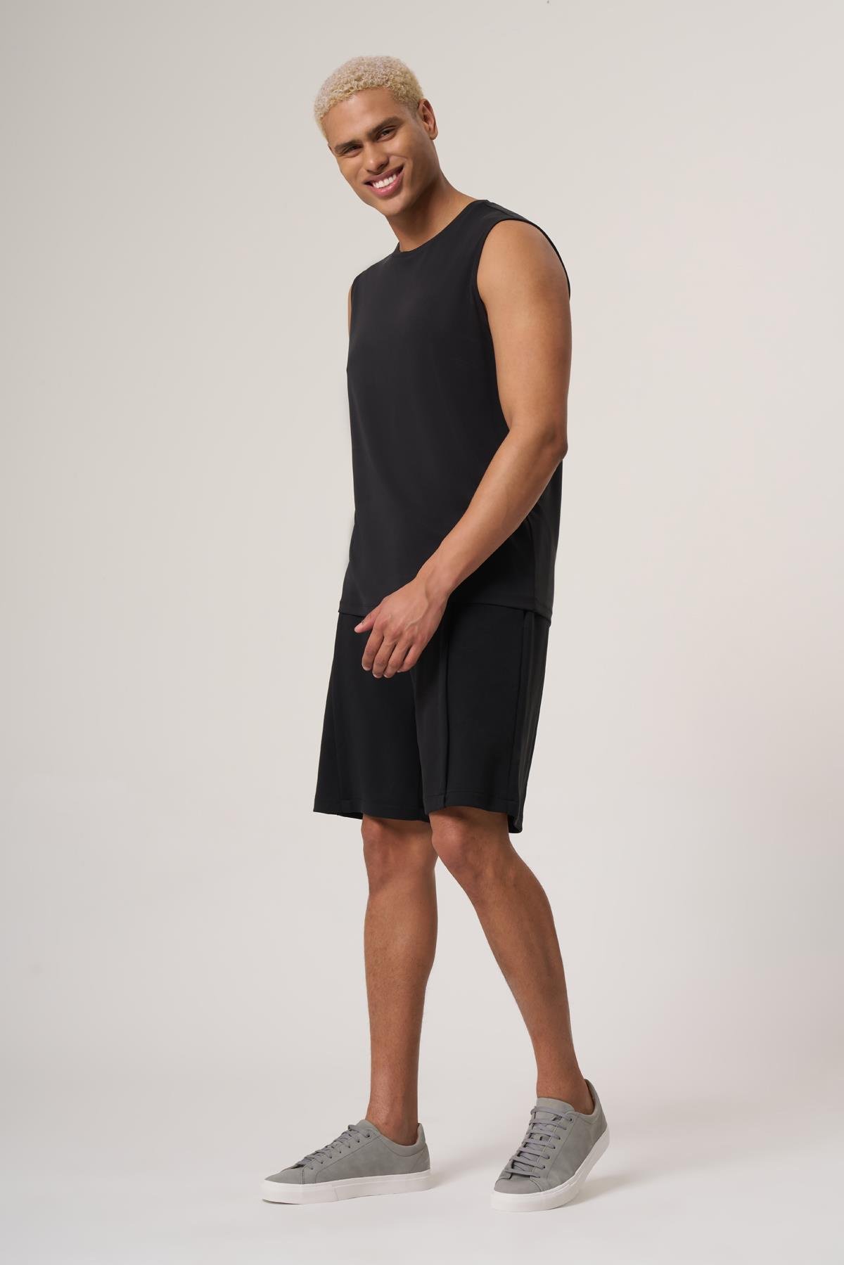 WELLWE-CASUAL SİYAH KOLSUZ MODAL İÇERİKLİ SÜPREM RELAXED FIT BASİC TİŞÖRT-T-Shirt & Atlet