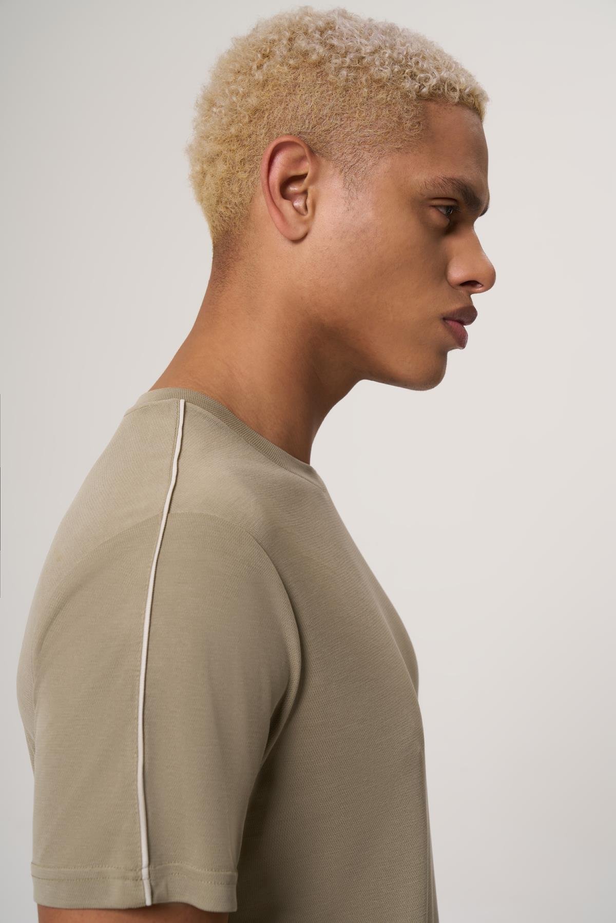WELLWE-GREAT  HAKİ  MODAL İÇERİKLİ, ARA BİYE DETAYLI BİSİKLET YAKA RELAXED FIT PETEK PİKE TİŞÖRT-T-Shirt & Atlet