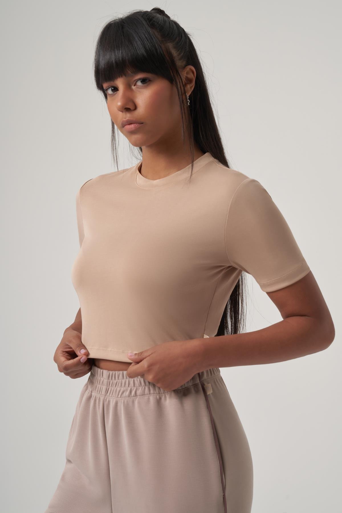WELLWE-NIKEN bej soft touch modal içerikli crop tişört-T-Shirt & Atlet