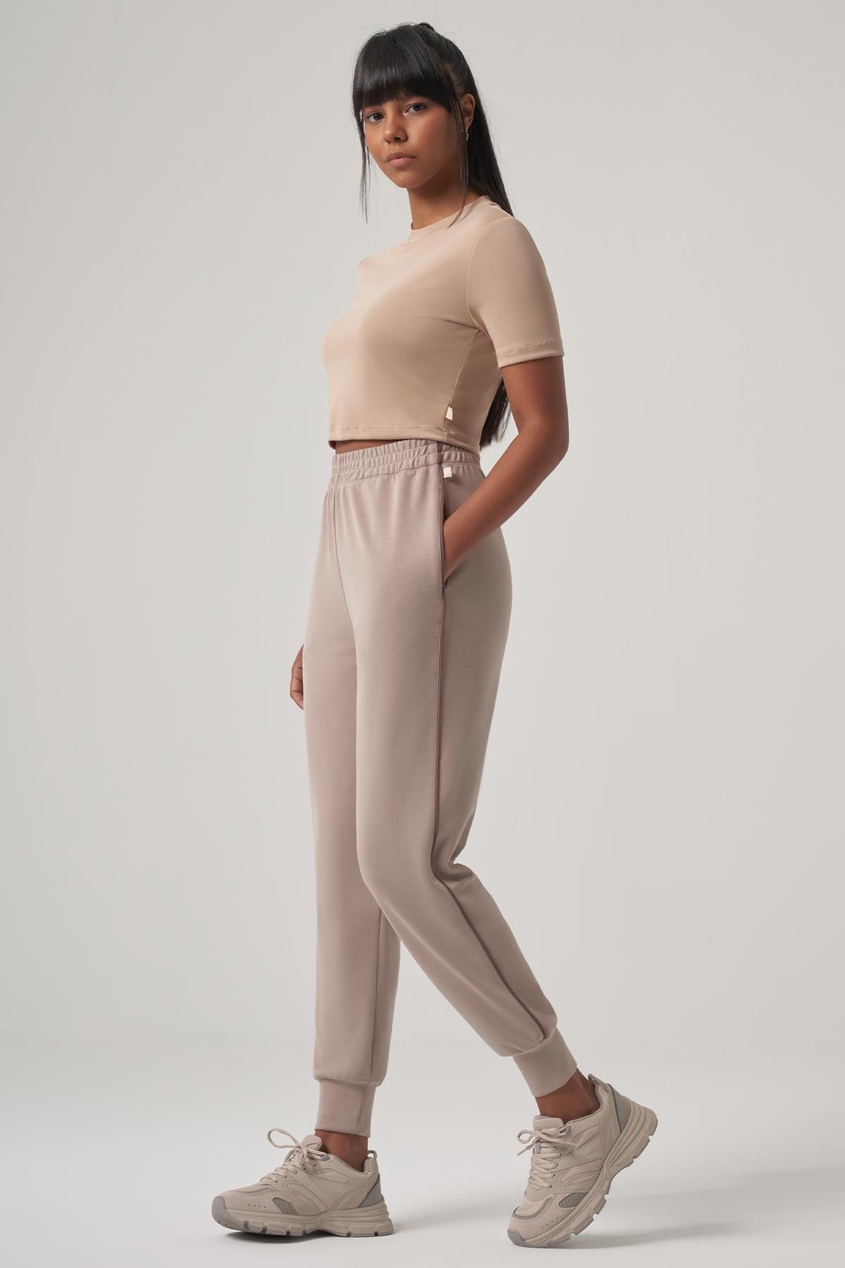 WELLWE-NIKEN bej soft touch modal içerikli crop tişört-T-Shirt & Atlet